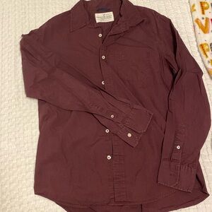 American Eagle men’s maroon long sleeve button down shirt